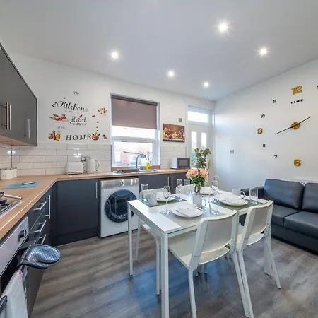 *rb12s* For Your Relaxed & Cosy + Free Parking + Free Fast Wifi * Δωμάτια σε οικογενειακή κατοικία