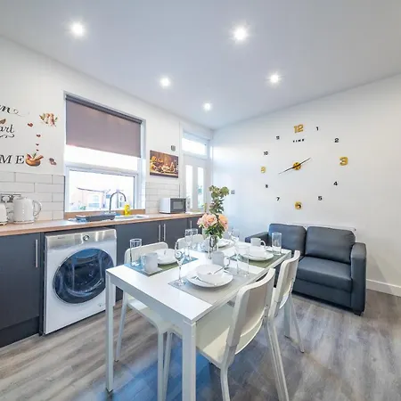 *rb12s* For Your Relaxed & Cosy + Free Parking + Free Fast Wifi * Λιντς