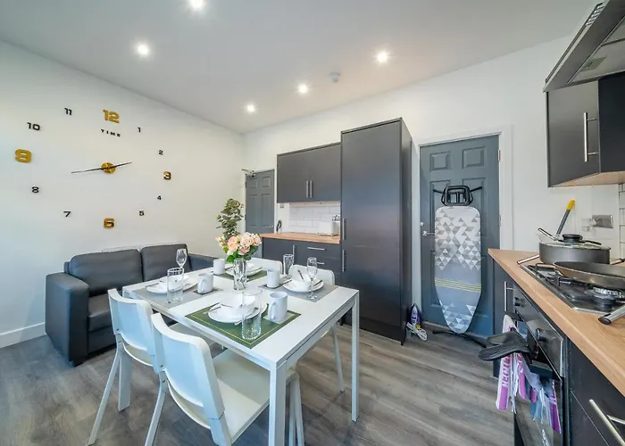 Homestay *rb12s* For Your Relaxed & Cosy + Free Parking + Free Fast Wifi *