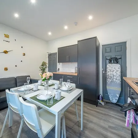 Rum i privatbostad *rb12s* For Your Relaxed & Cosy + Free Parking + Free Fast Wifi *